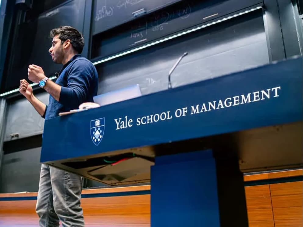 Hassan Akram speaking at a Yale School of Management MBA student-club session